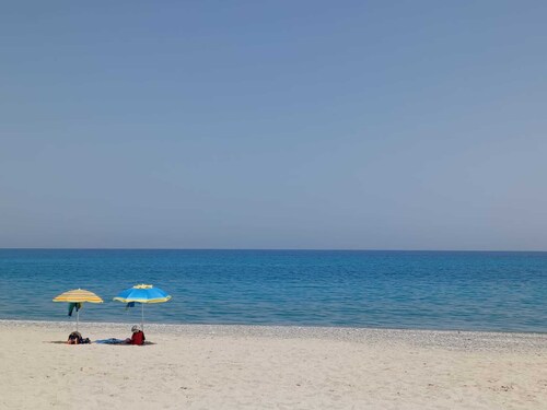 Apartment 'Tra Ulivi E Mare' with Shared Garden, Wi-Fi and Air Conditioning