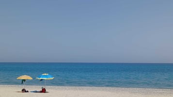 Una spiaggia nelle vicinanze