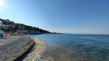 Una playa cerca