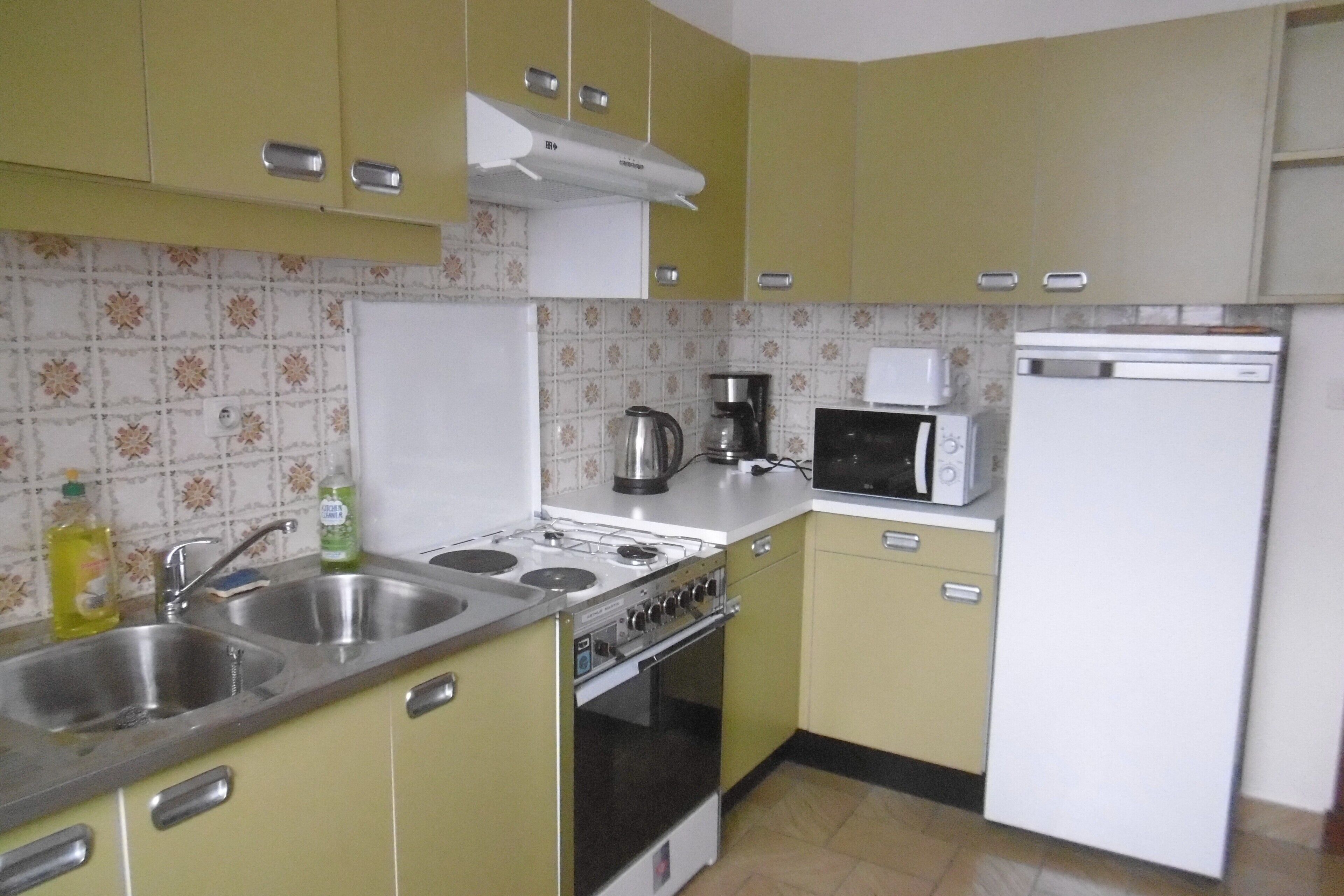 Køleskab, mikrobølgeovn, ovn, kogeplade