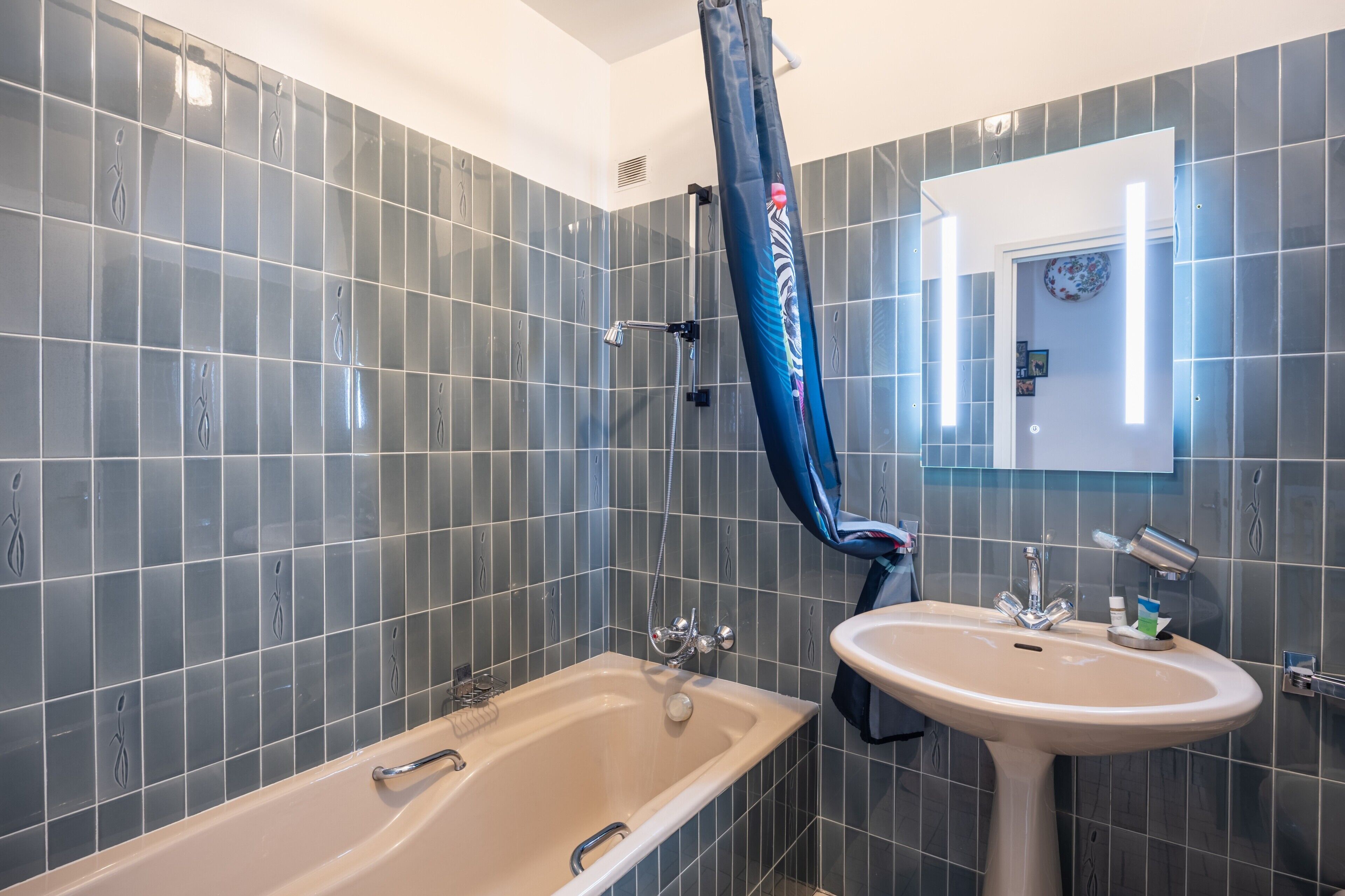 Shower, towels
