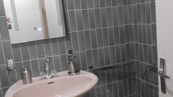 Shower, towels