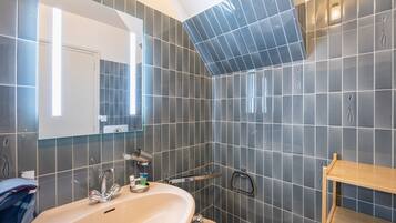 Shower, towels
