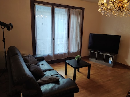 TV. Holiday Apartment "Gîte l' Odyssée" with Balcony & Wi-Fi