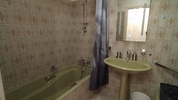 Douche, serviettes fournies