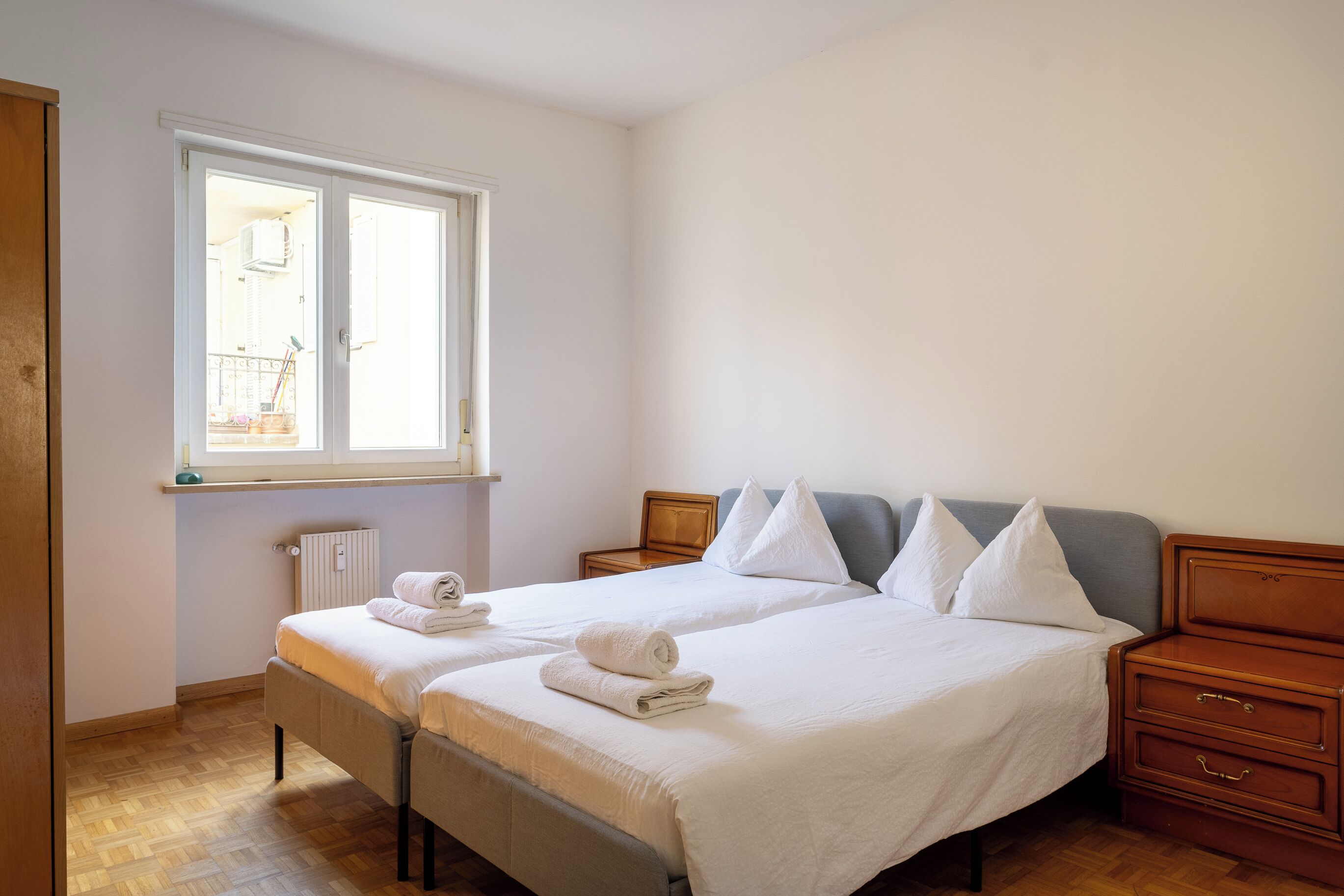 1 sovrum och sängkläder