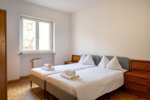 1 bedroom, bed sheets