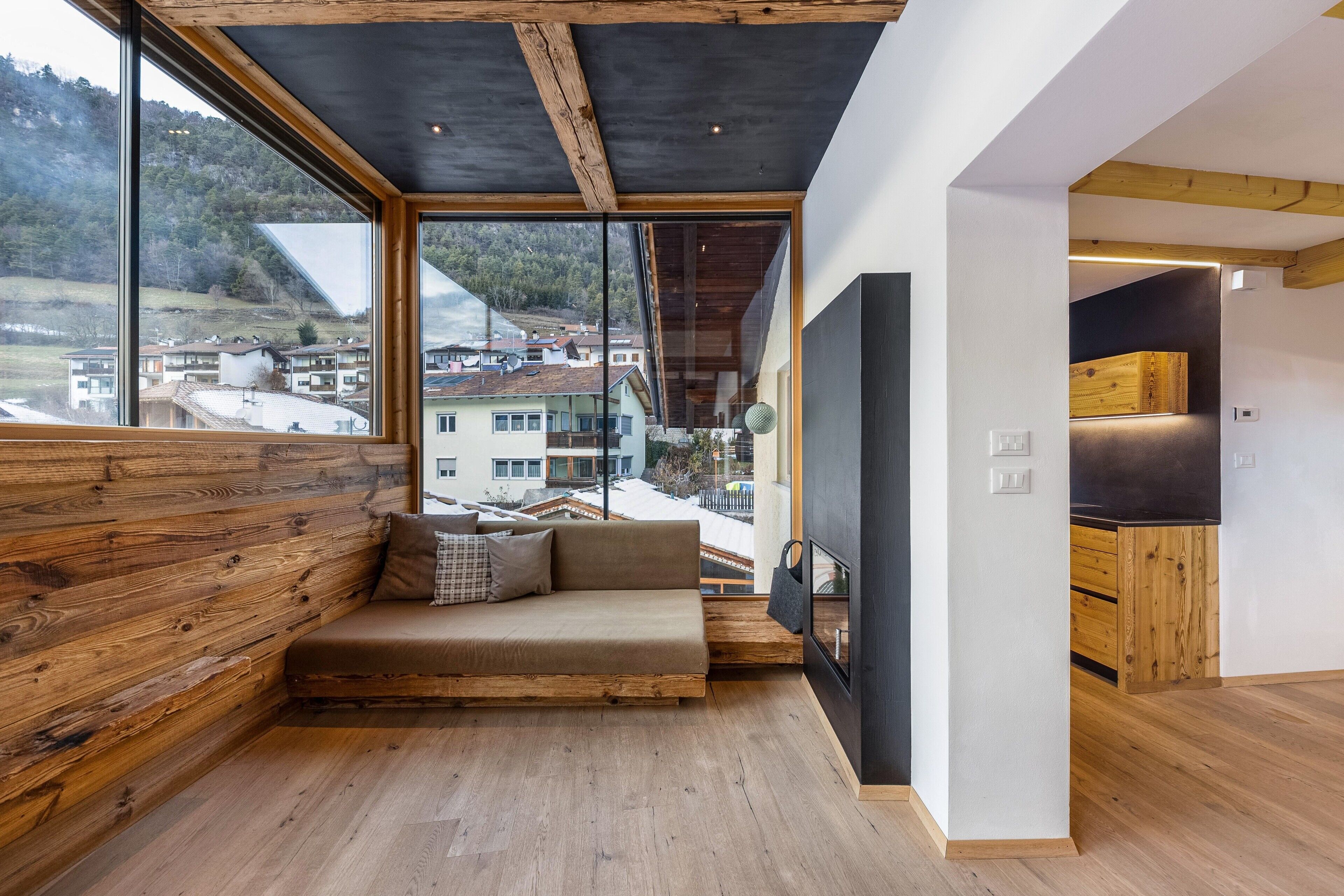 TV, fireplace, table tennis