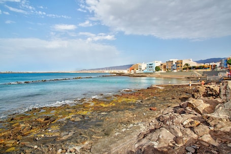 ビーチの近く. Vacation Home 'Sunrise Arinaga' with Wi-Fi