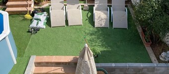 Holiday Home "Lola's Beach House" with Sea View, Private Pool & Wi-Fi
