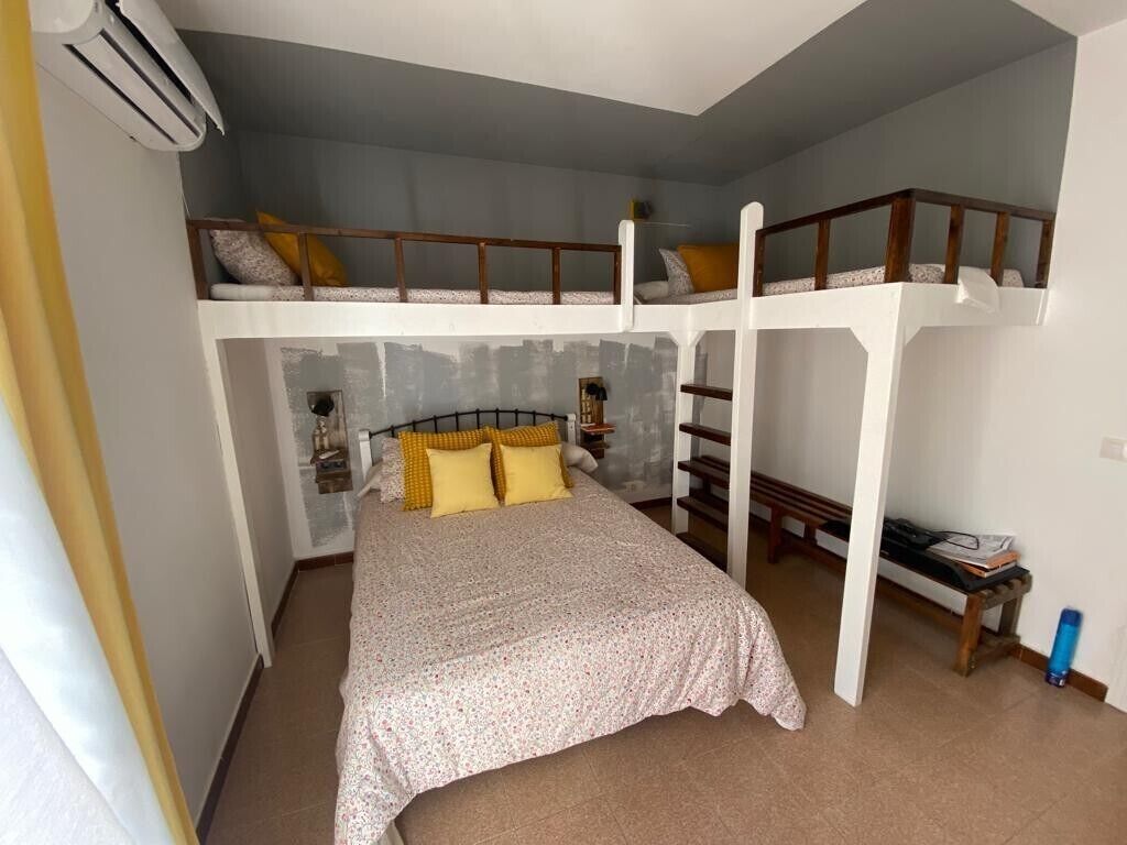 4 dormitorios, tabla de planchar con plancha, wifi gratis y ropa de cama