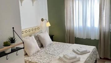 4 bedrooms, iron/ironing board, free WiFi, bed sheets