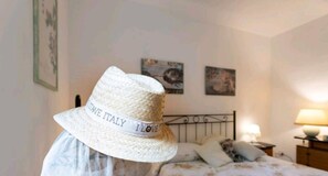 2 bedrooms, free WiFi, bed sheets - Holiday Home 'Perugia Centrale Via Del Toppo' with Private Garden and Wi-Fi (Perugia)