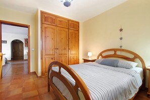 3 bedrooms, free WiFi, bed sheets