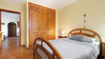 3 bedrooms, free WiFi, bed sheets