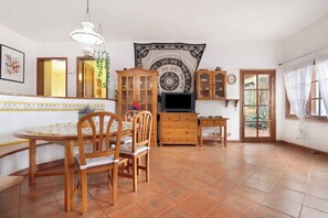 Dining - Vacation Home 'Finca Palmeras' with Sea & Mountain View, Private Pool and Wi-Fi (Ingenio)