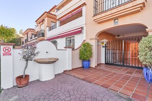 Exterior detail - Apartment 'Superb Nerja' with shared pool, Wi-Fi, Air-Con, near Burriana Beach (Nerja)