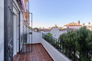 Exterior detail - Apartment 'Superb Nerja' with shared pool, Wi-Fi, Air-Con, near Burriana Beach (Nerja)