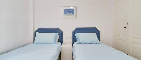 2 chambres, fer et planche à repasser, Wi-Fi gratuit, draps fournis