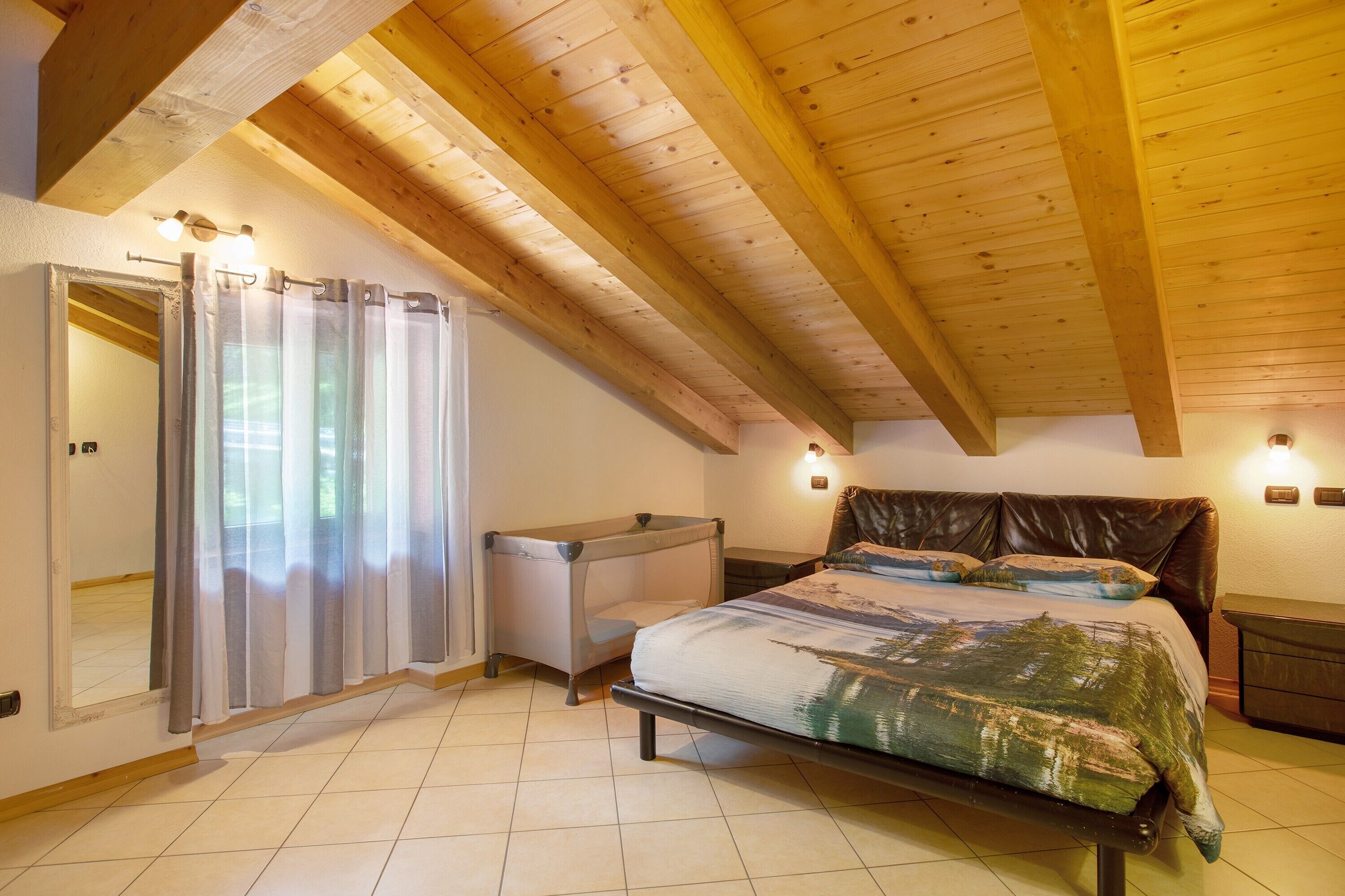 2 室のベッドルーム、WiFi (無料)、ベッドシーツ