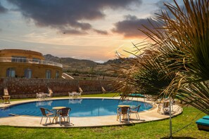 Outdoor pool - Bhalil Farm House  (Bhalil)