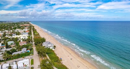 Mins to Beach! Recently remodeled! Putting Green!