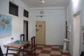 Living area - Mamdali Guest house (Zanzibar Town)