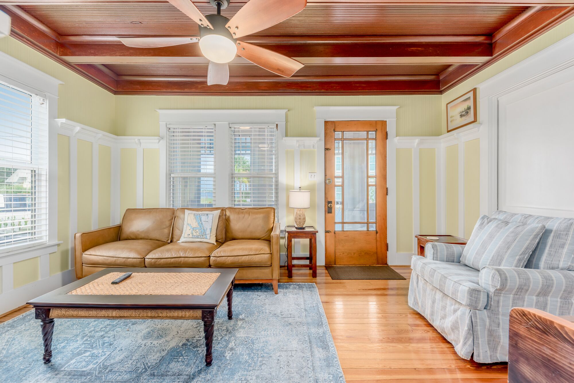 Televisie en een open haard