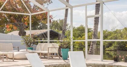 The Pearl: Luxury Pool on Canal