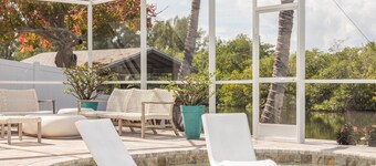 The Pearl: Luxury Pool on Canal