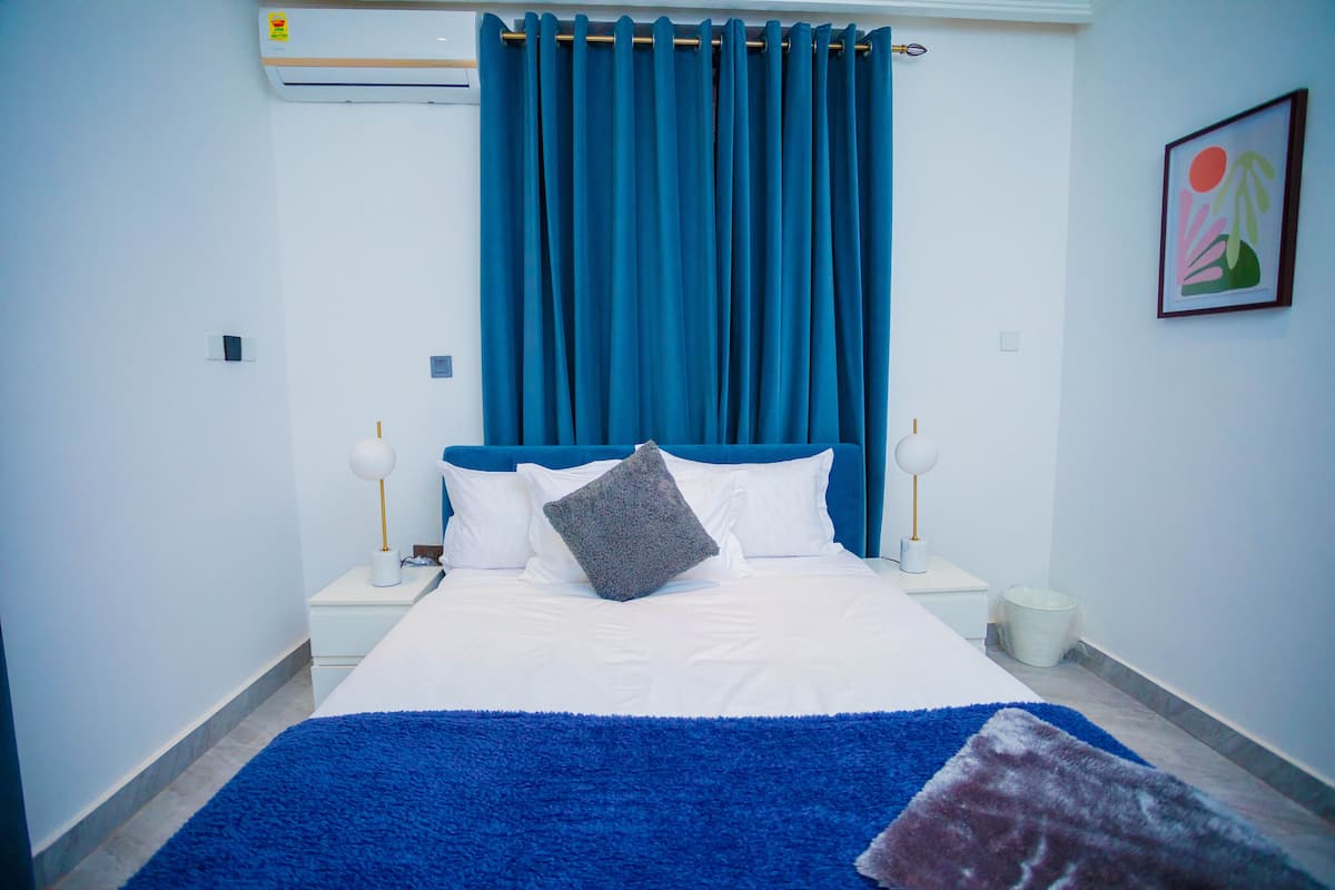 Apartemen | 2 kamar tidur, seprai antialergi, kedap suara, dan setrika/meja setrika