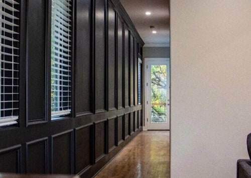 Spacious modern home , close to rivers , Austin, San Antonio & Wineries