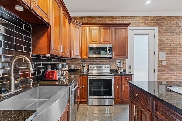 Frigorífic, microones, forn i placa de cuina