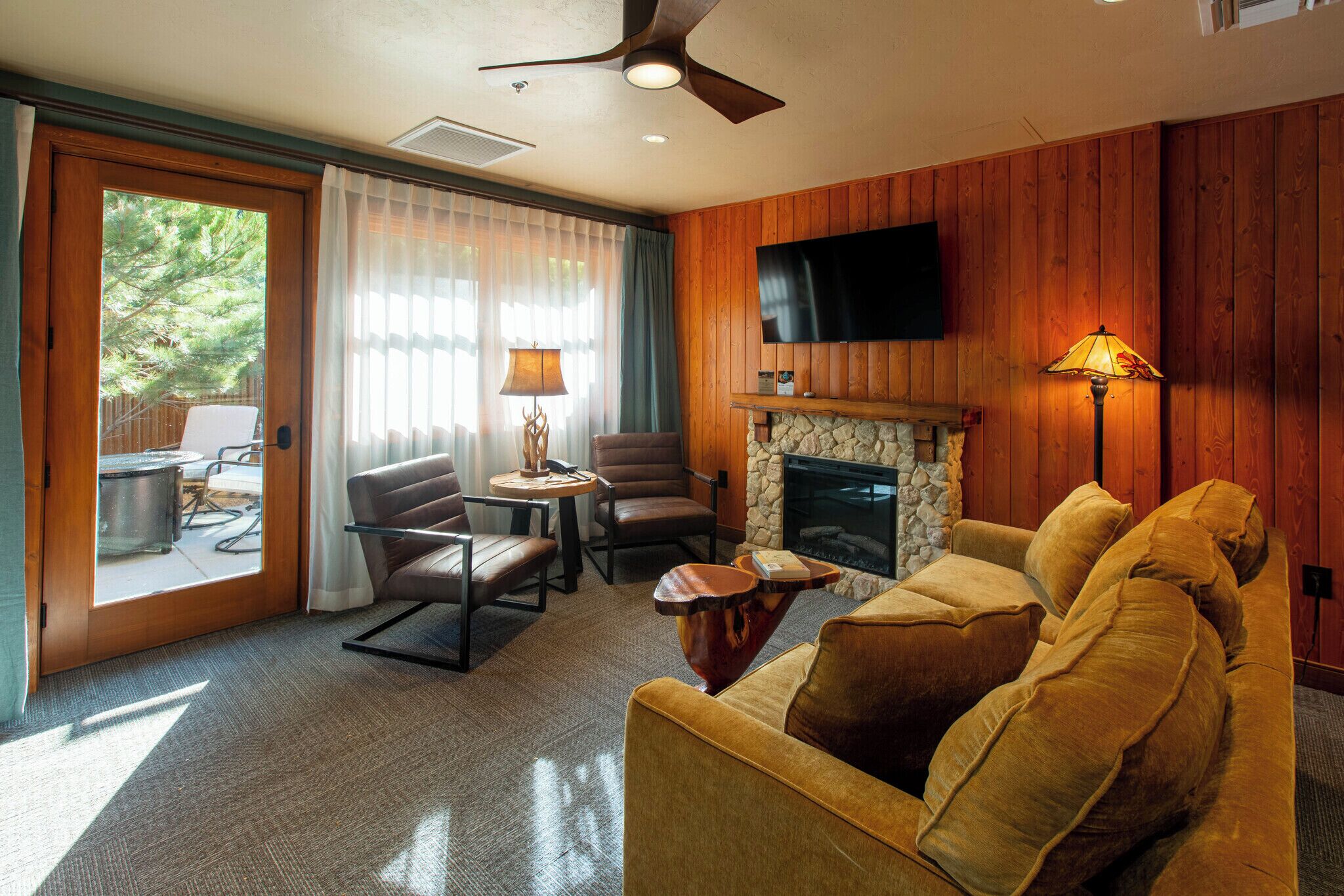 Phòng Presidential | Minibar, két bảo mật tại phòng, trang trí khác biệt 