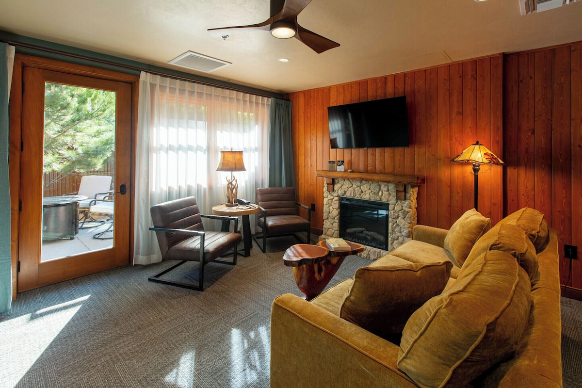 Habitación presidencial | Minibar, caja de seguridad en la habitación y decoración personalizada