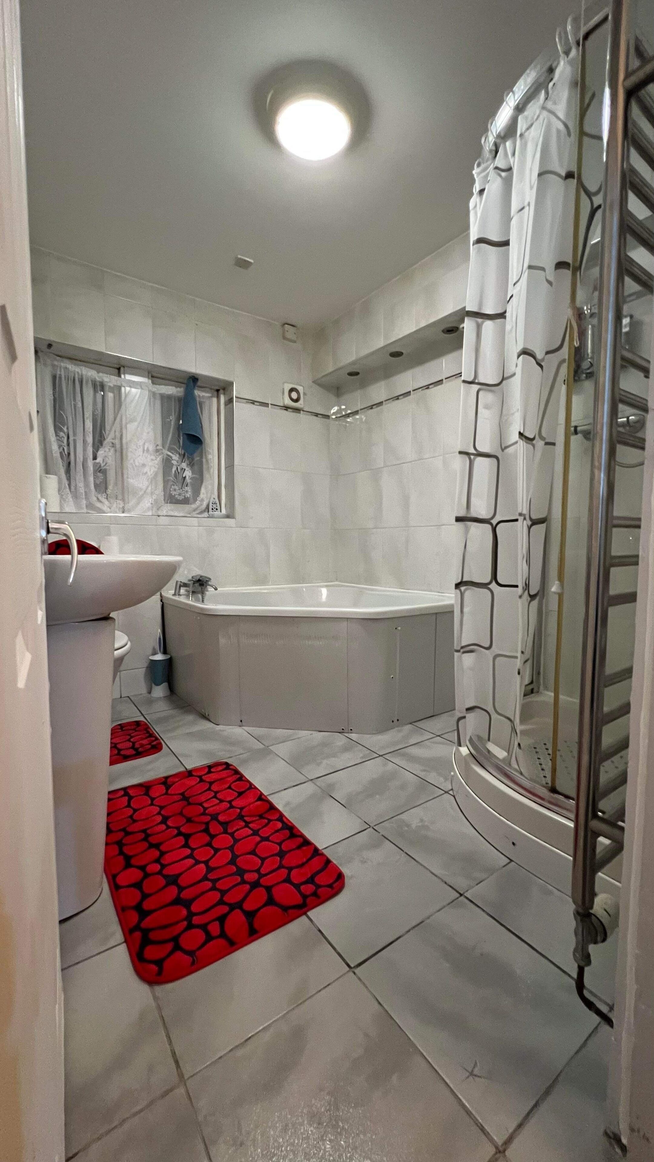 Dormitorio compartido, 1 habitación | Amenidades de baño