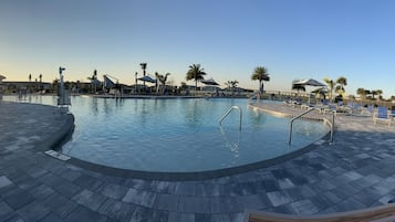 Piscine extérieure, piscine chauffée