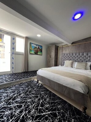 Minibar, in-room safe, desk, laptop workspace - TAKSIM BRAND SUITE HOTEL (Istanbul)