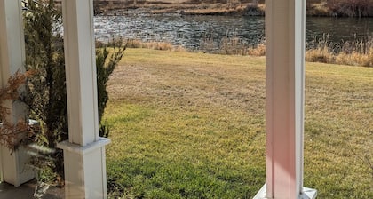 Salmon Riverfront Home
Close to Salmon and Challis. Fishing from back yard.