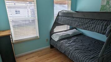2 bedrooms, iron/ironing board, WiFi (free), bed sheets