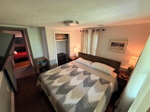 2 bedrooms, travel crib, free WiFi, bed sheets