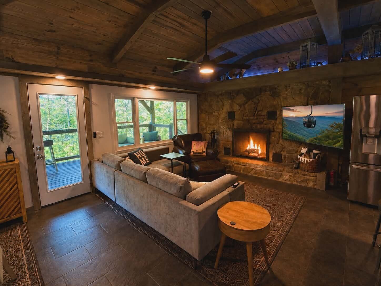 Una Smart TV, una chimenea
