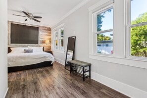 4 slaapkamers, een strijkplank/strijkijzer, gratis wifi, beddengoed