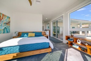 4 chambres, bureau, fer et planche à repasser, lit parapluie