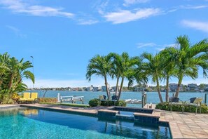 Piscine extérieure, piscine chauffée