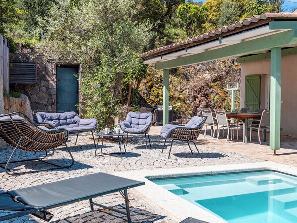 屋外ダイニングエリア