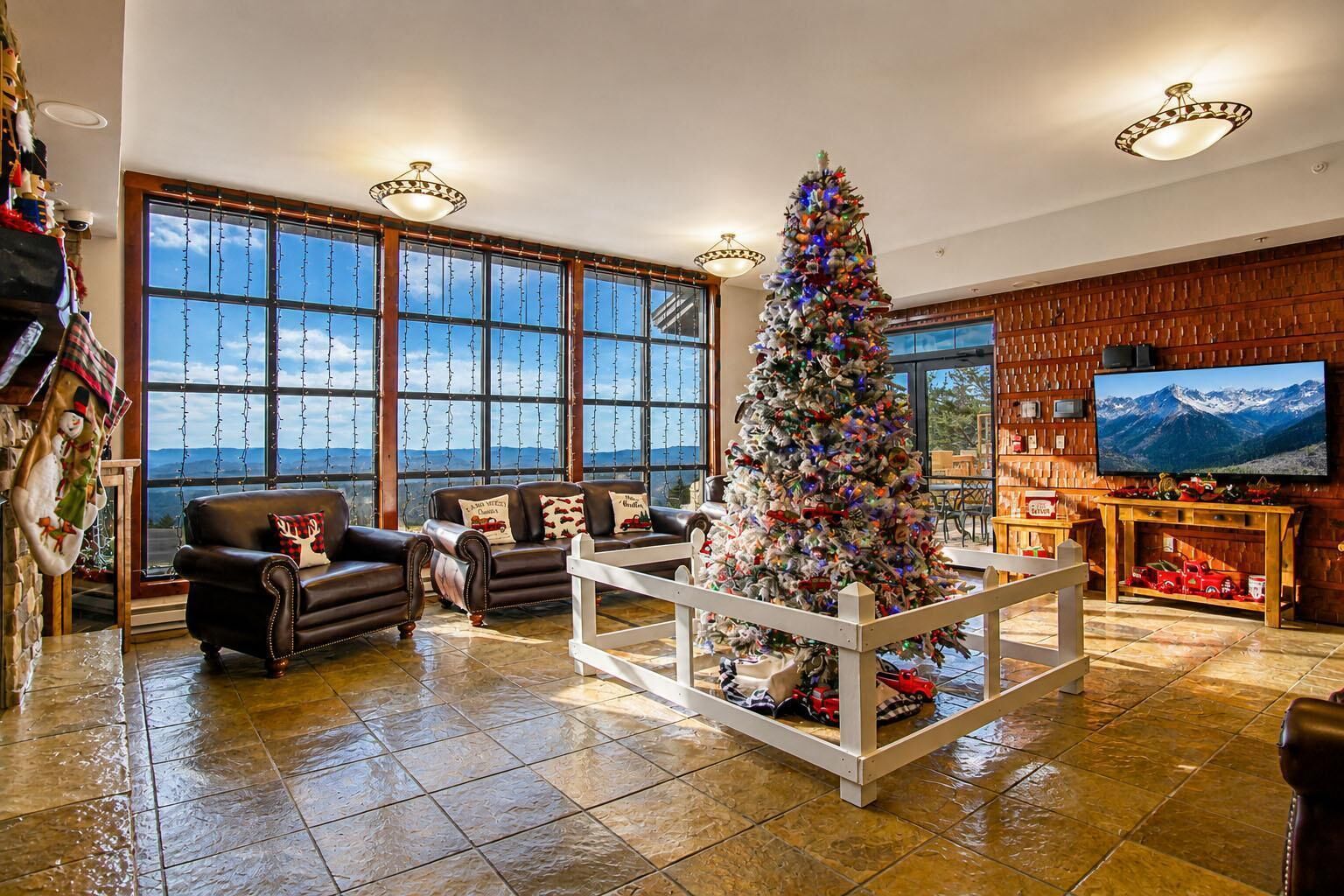 Smart TV, fireplace
