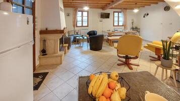 Télévision, cheminée