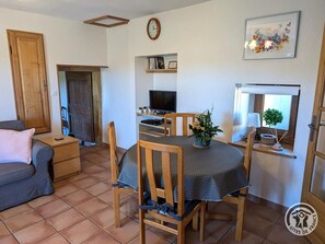 Televisión, mesa de ping pong