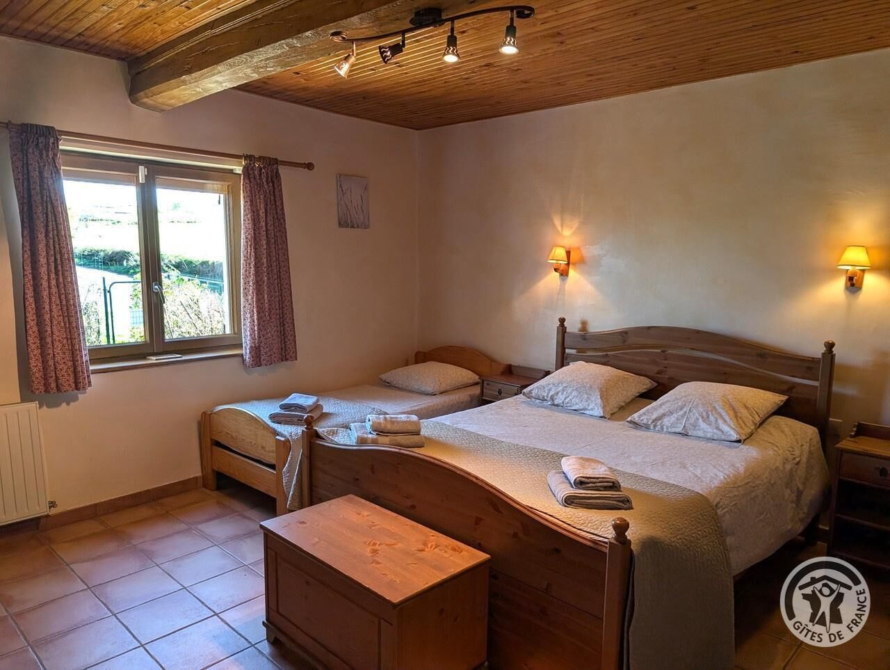1 chambre, fer et planche à repasser, lit parapluie, Wi-Fi gratuit